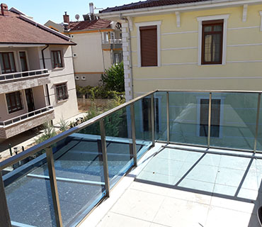 Modern Yaşamın Vazgeçilmezi: Cam Balkonlar